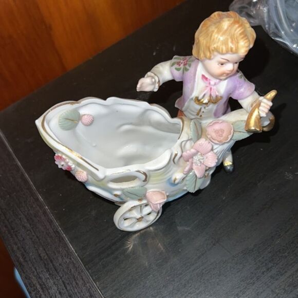 Vintage Porcelain Boy pushing Capodimonte Flower Cart Planter - Picture 2 of 6